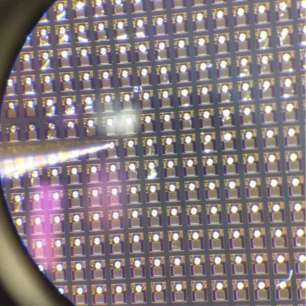 Microscope image of a zoomed in wafer